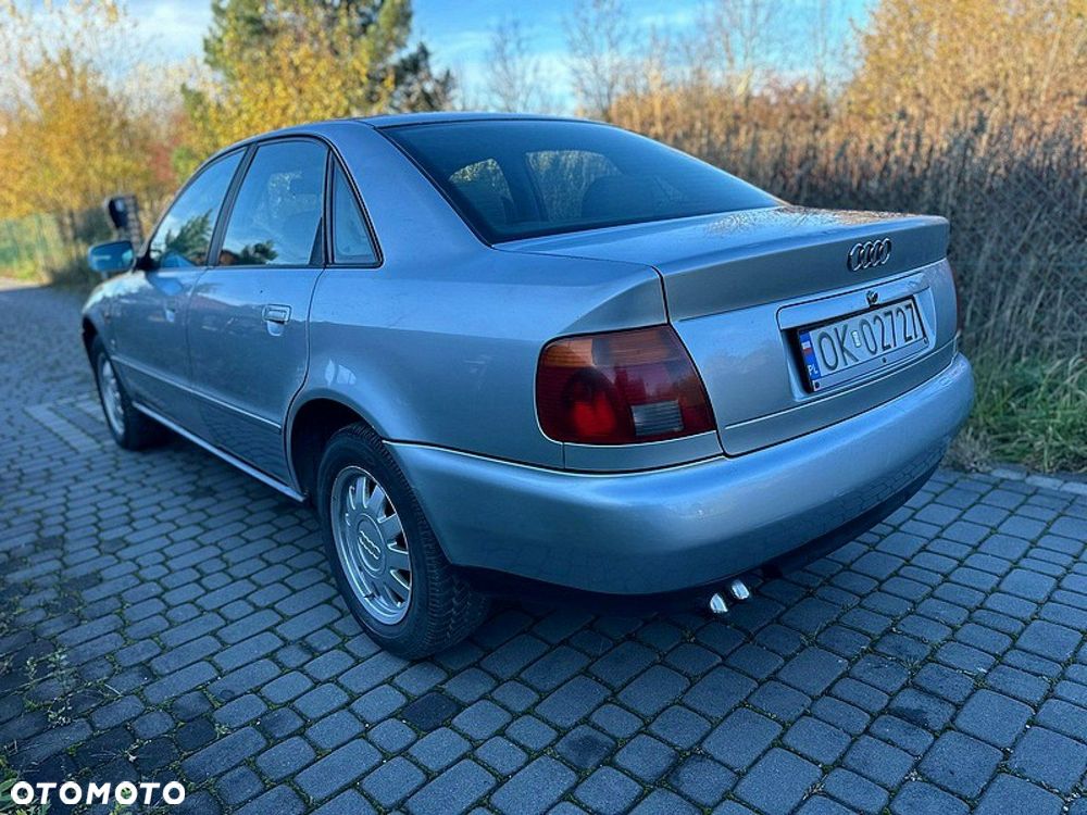 Audi A4 Limousine - 10