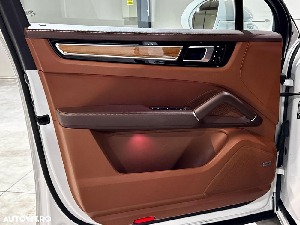 Porsche Cayenne Standard - 28