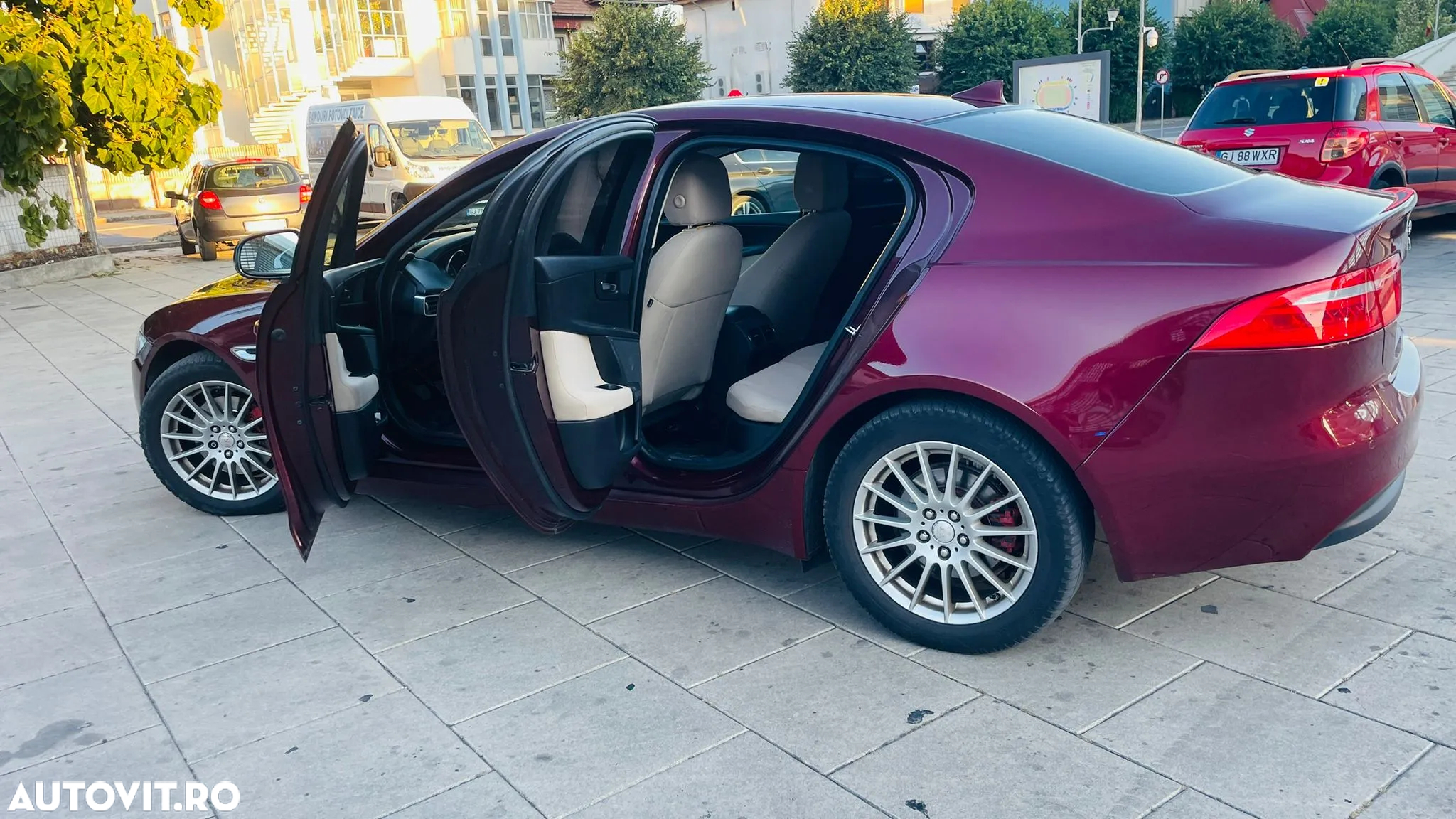 Jaguar XE 2.0 Portfolio - 6