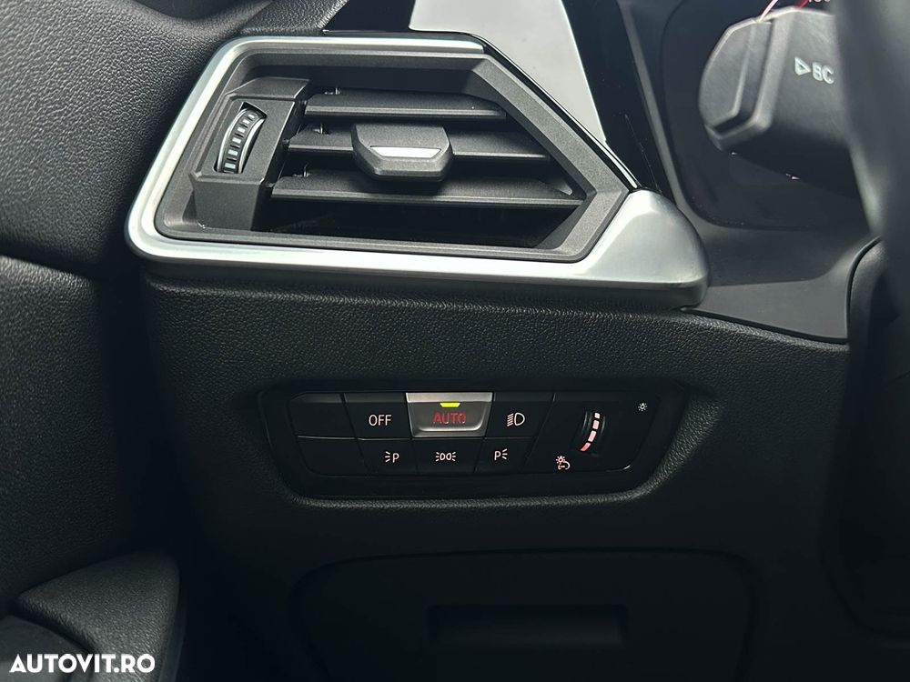 BMW Seria 3 330i xDrive AT - 17