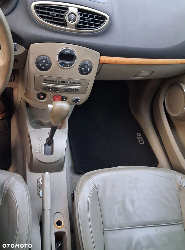 Renault Clio - 24