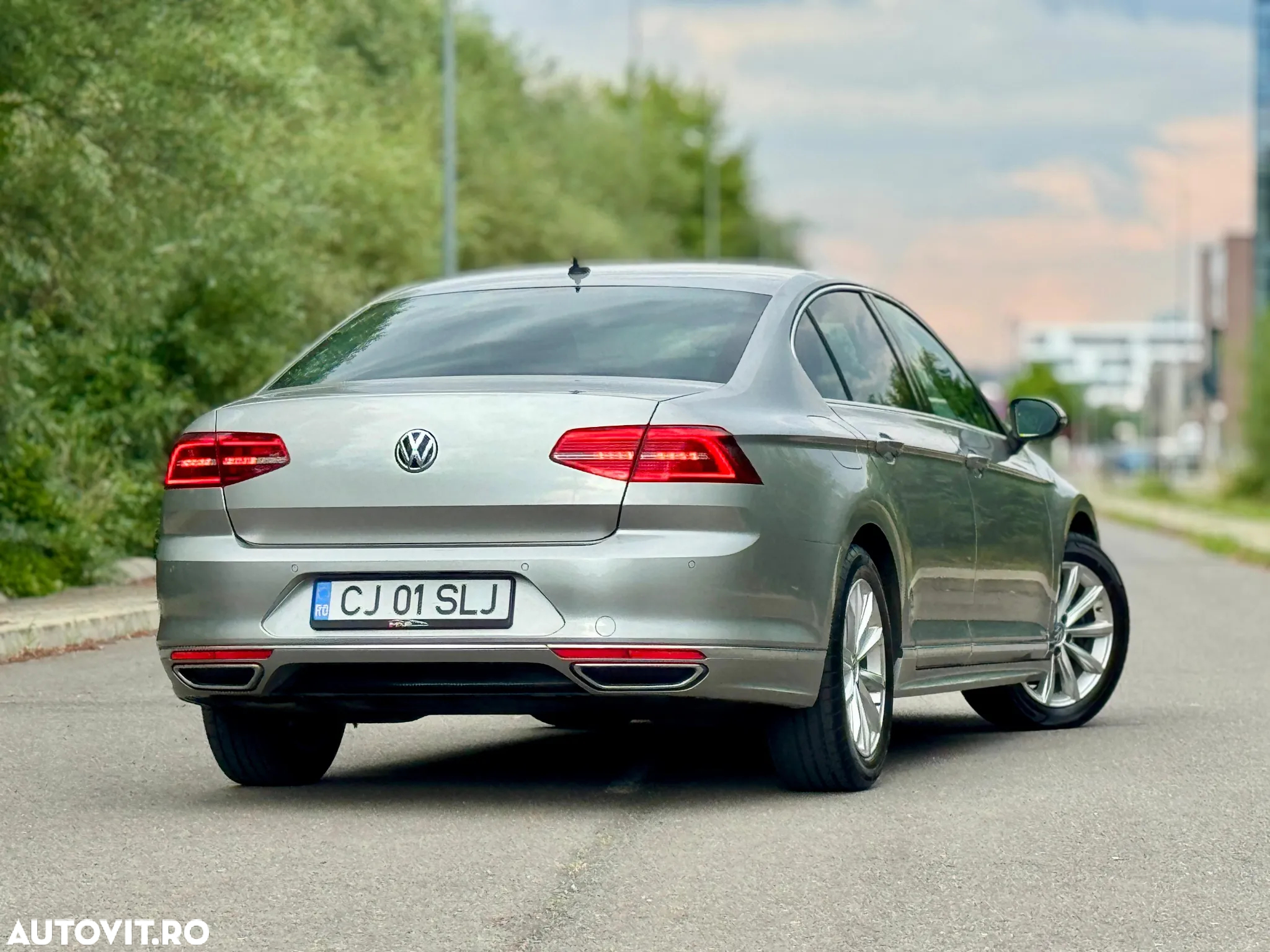 Volkswagen Passat 1.6 TDI (BlueMotion Technology) DSG Comfortline - 4