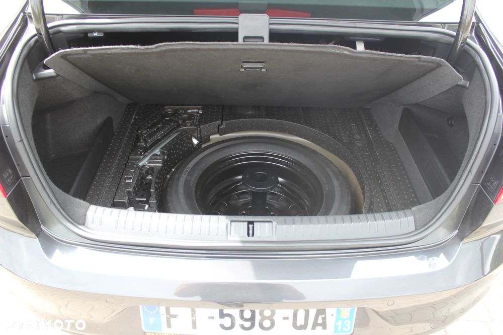 Volkswagen Passat 2.0 TDI SCR DSG Comfortline - 10