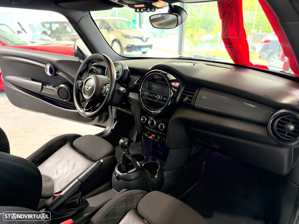 MINI 3 Portas Cooper D - 11