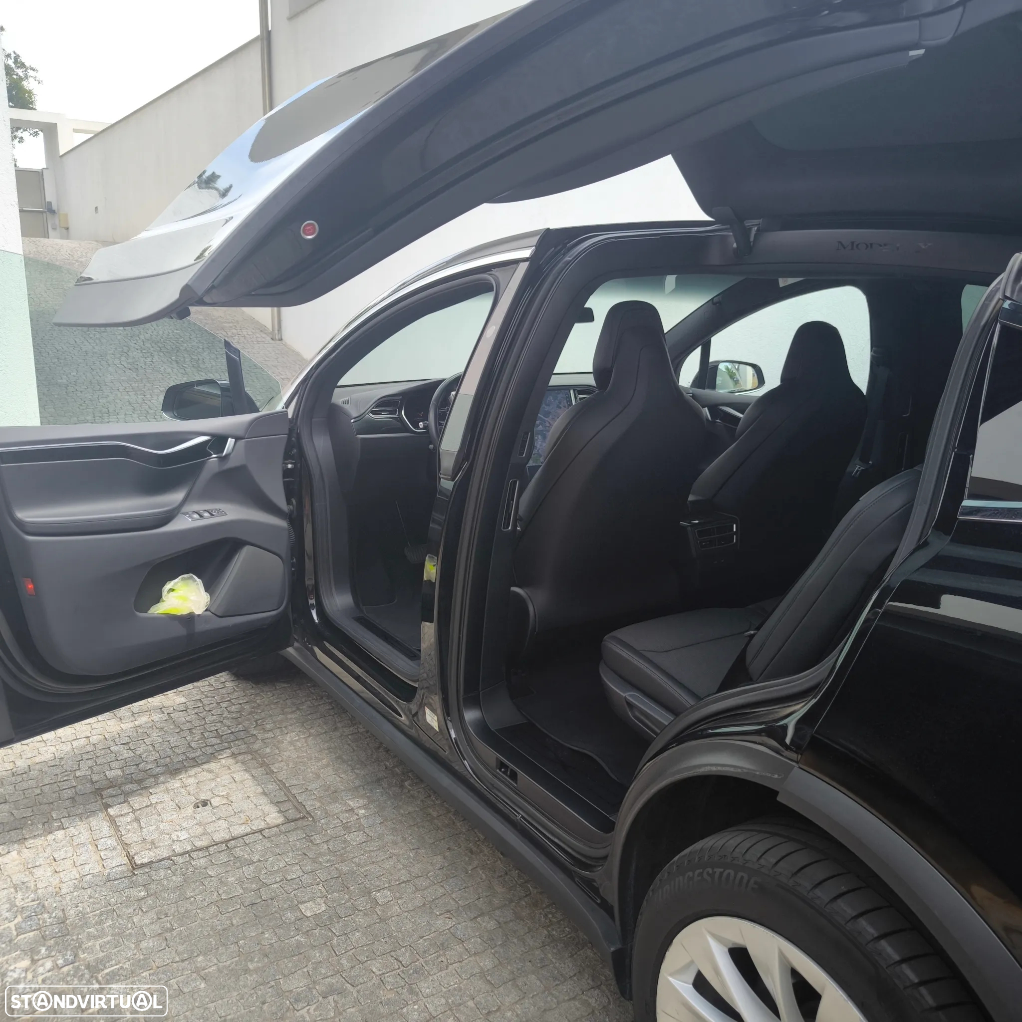 Tesla Model X - 10