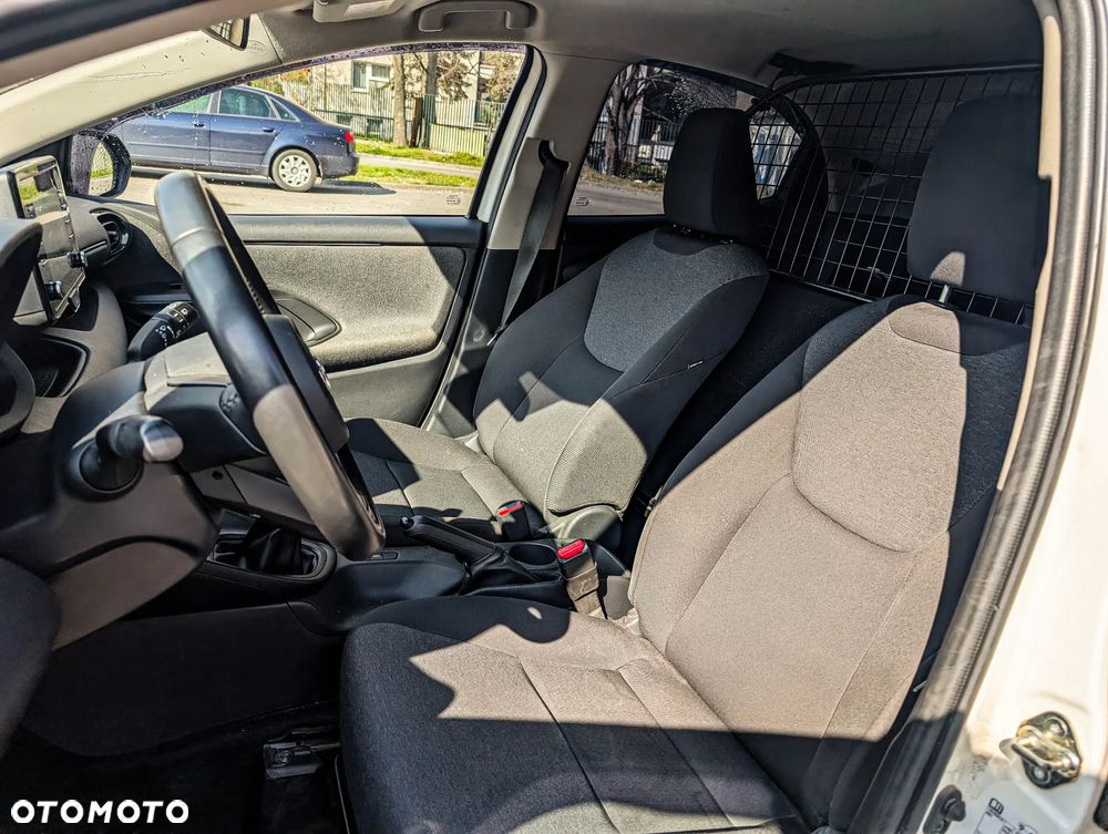 Toyota Yaris VAN - 8