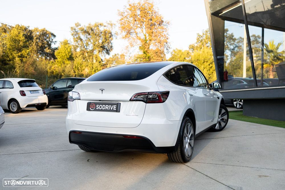 Tesla Model Y Long Range Dual Motor AWD - 4