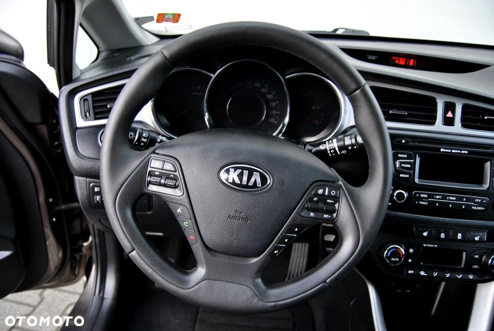 Kia Ceed 1.6 GDI Fifa World Cup Edition - 33