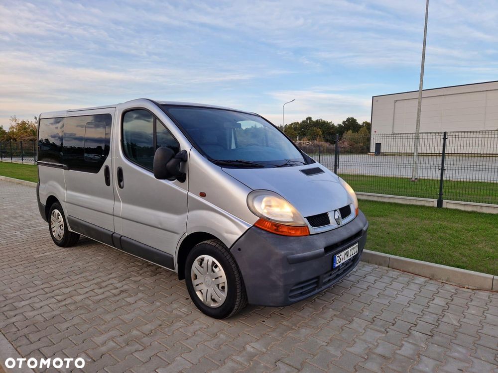 Renault TRAFIC - 2