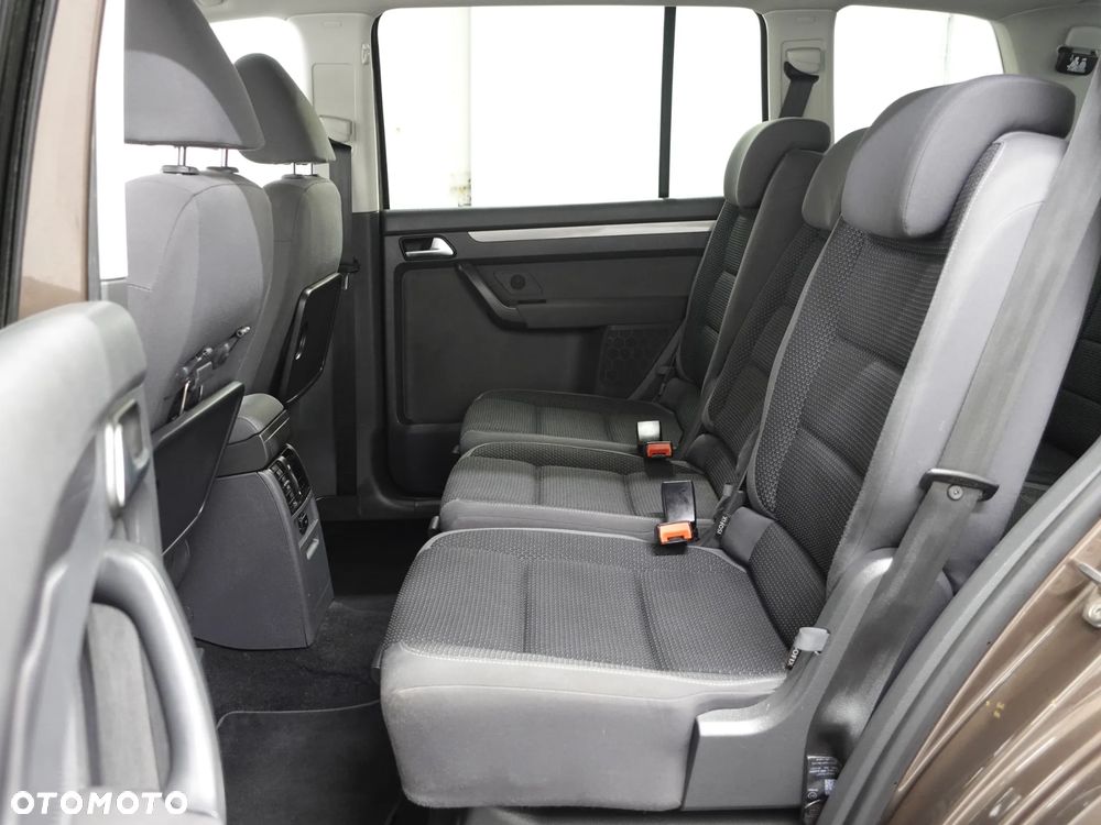 Volkswagen Touran - 22
