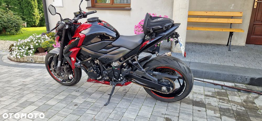 Suzuki GSX - 6