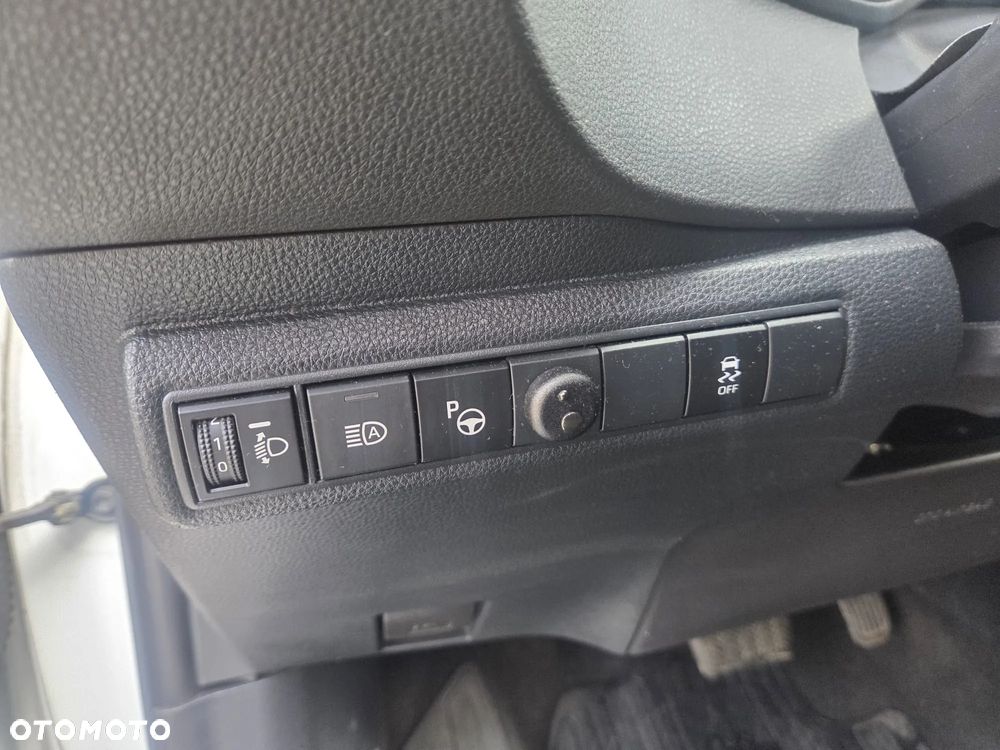 Toyota Corolla ver-1-8-hybrid-gpf-comfort - 11