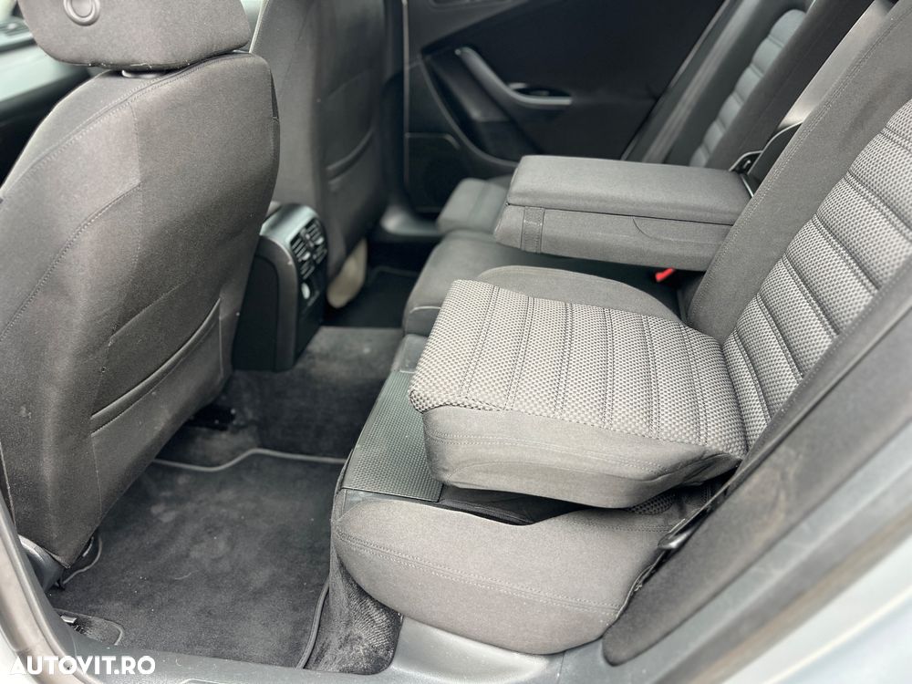 Volkswagen Passat - 11
