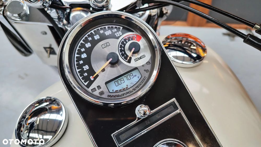 Harley-Davidson Softail Deluxe - 12
