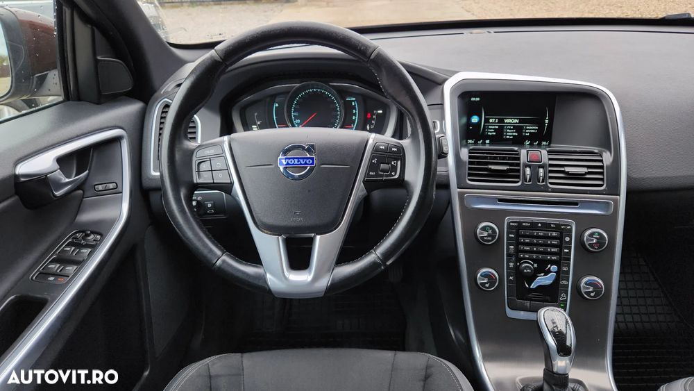 Volvo XC 60 D5 AWD Geartronic Momentum - 18