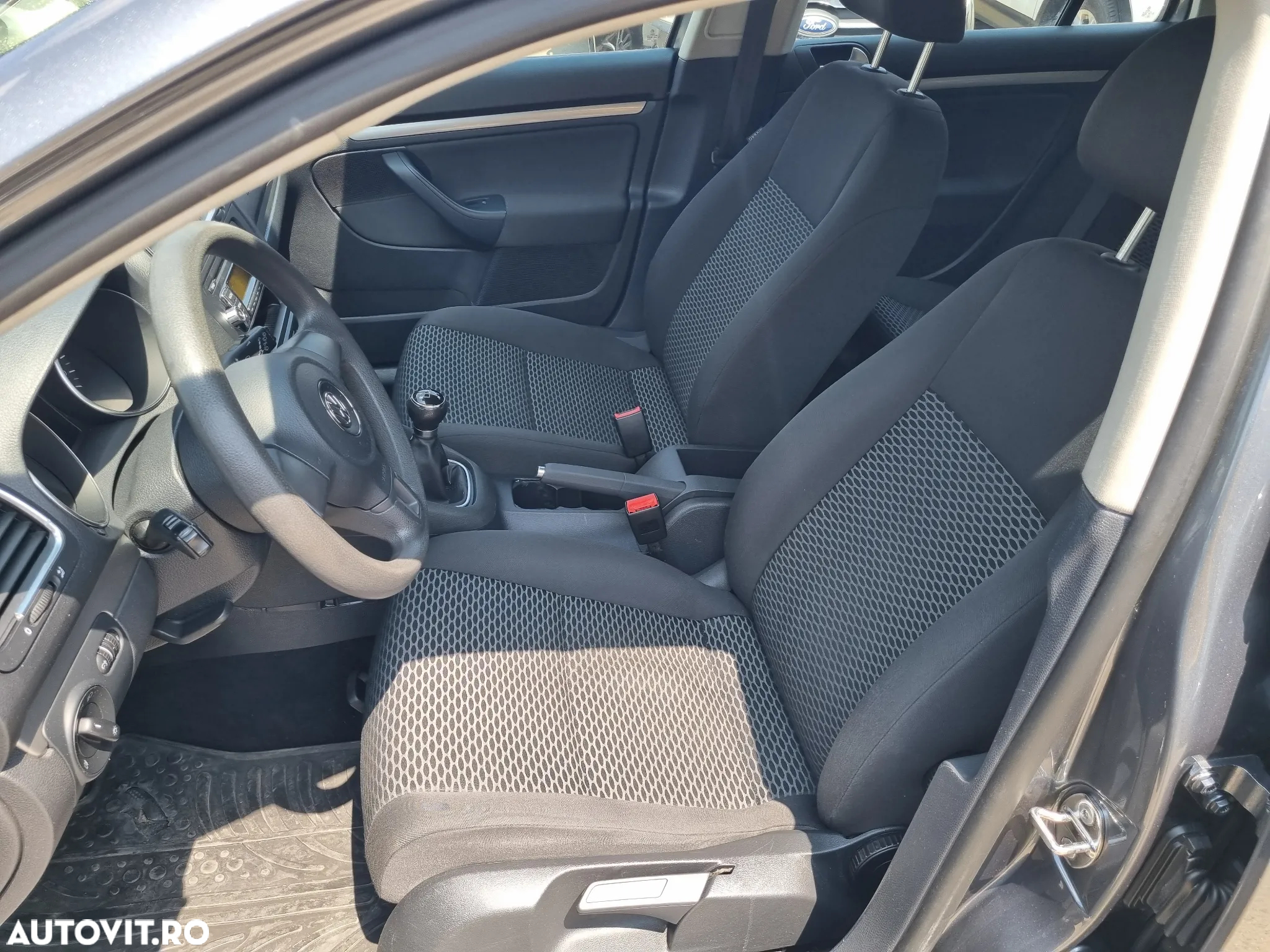 Volkswagen Golf 1.6 TDI BlueMotion Technology Comfortline - 8