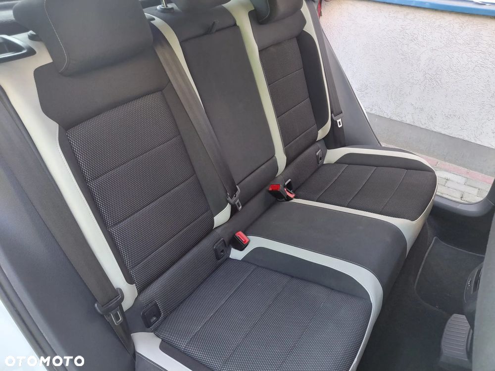 Volkswagen T-Roc - 21