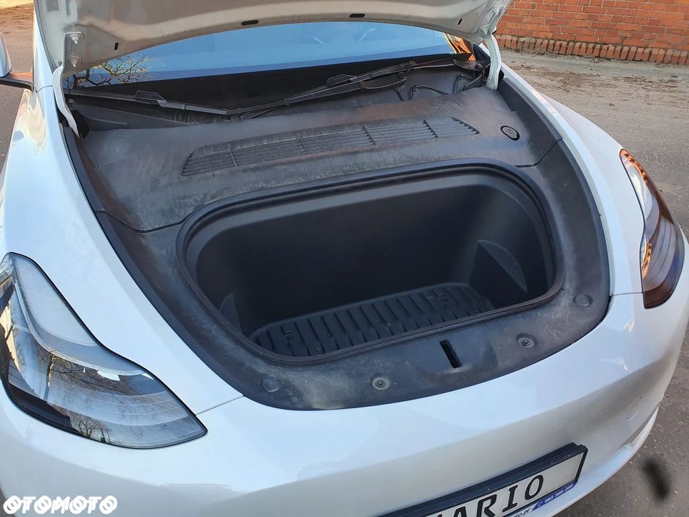 Tesla Model Y Long Range RWD - 17