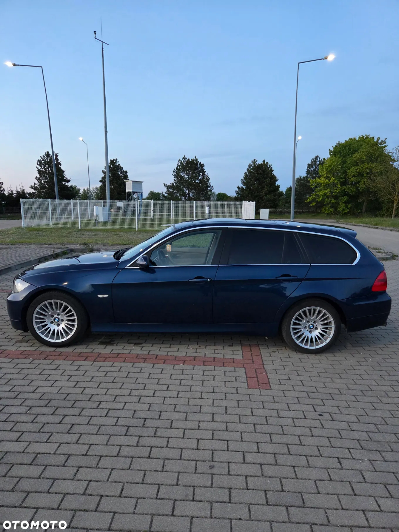 BMW Seria 3 325xi Touring - 4