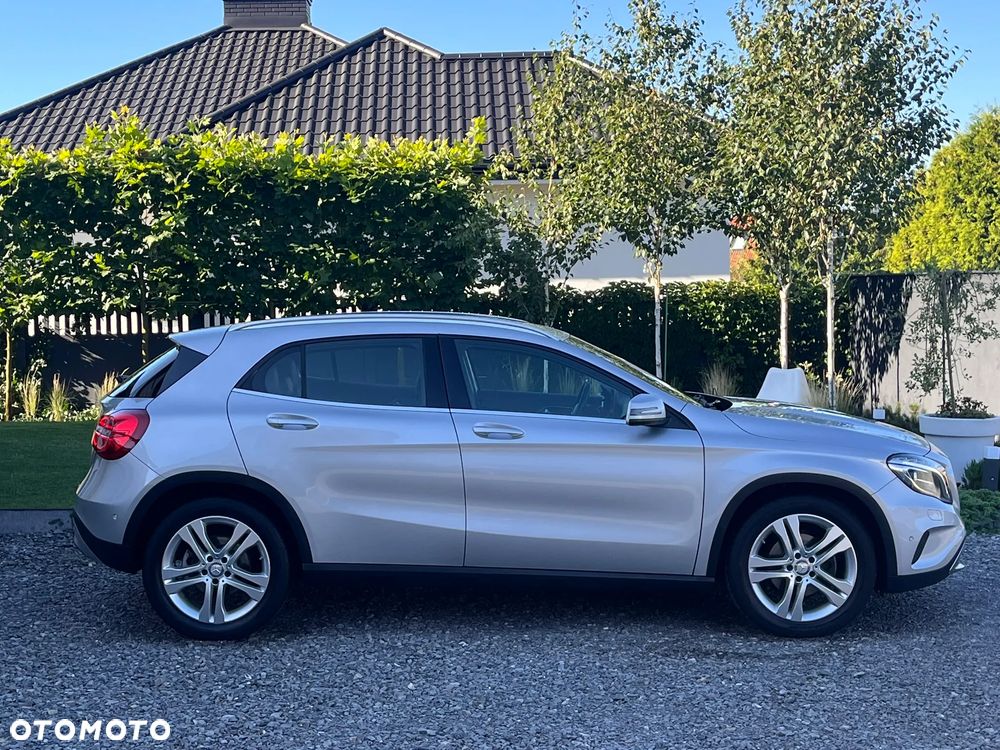 Mercedes-Benz GLA 180 - 23