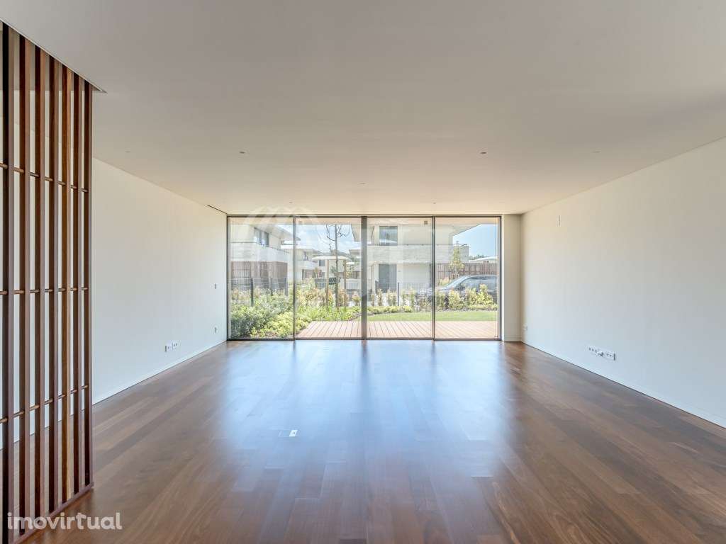 Moradia T3 com piscina, condomínio SandWoods, em Cascais - Grande imagem: 2/33