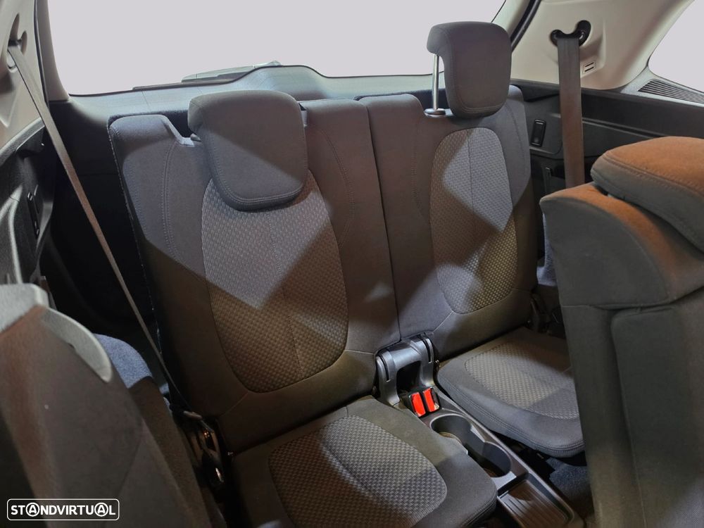 BMW 216 Gran Tourer d - 14