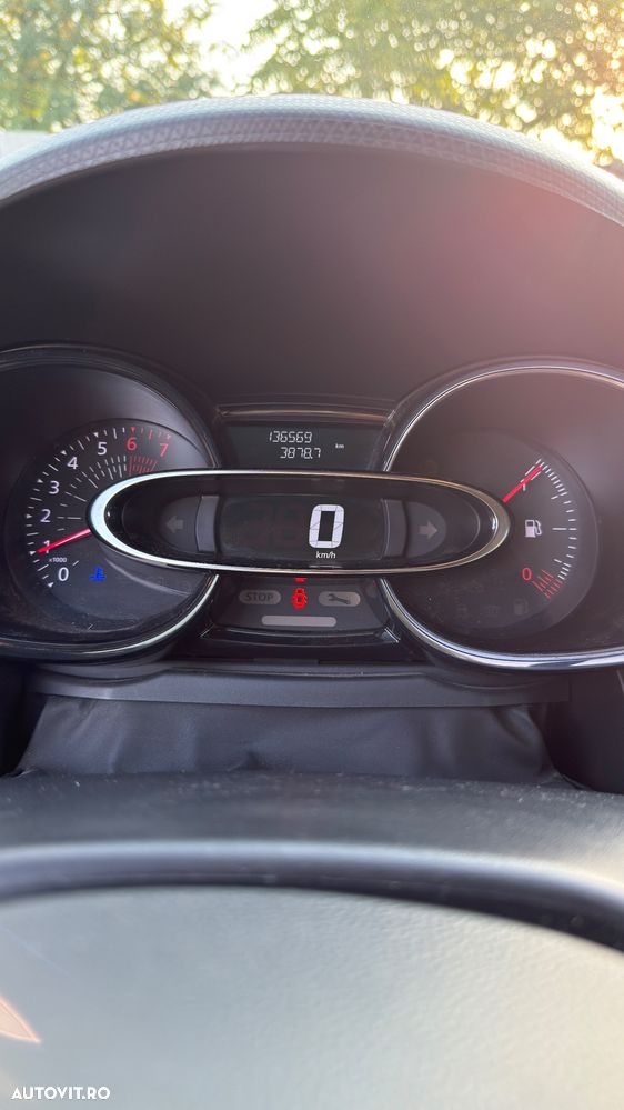 Renault Clio 1.2 16V Authentique - 10