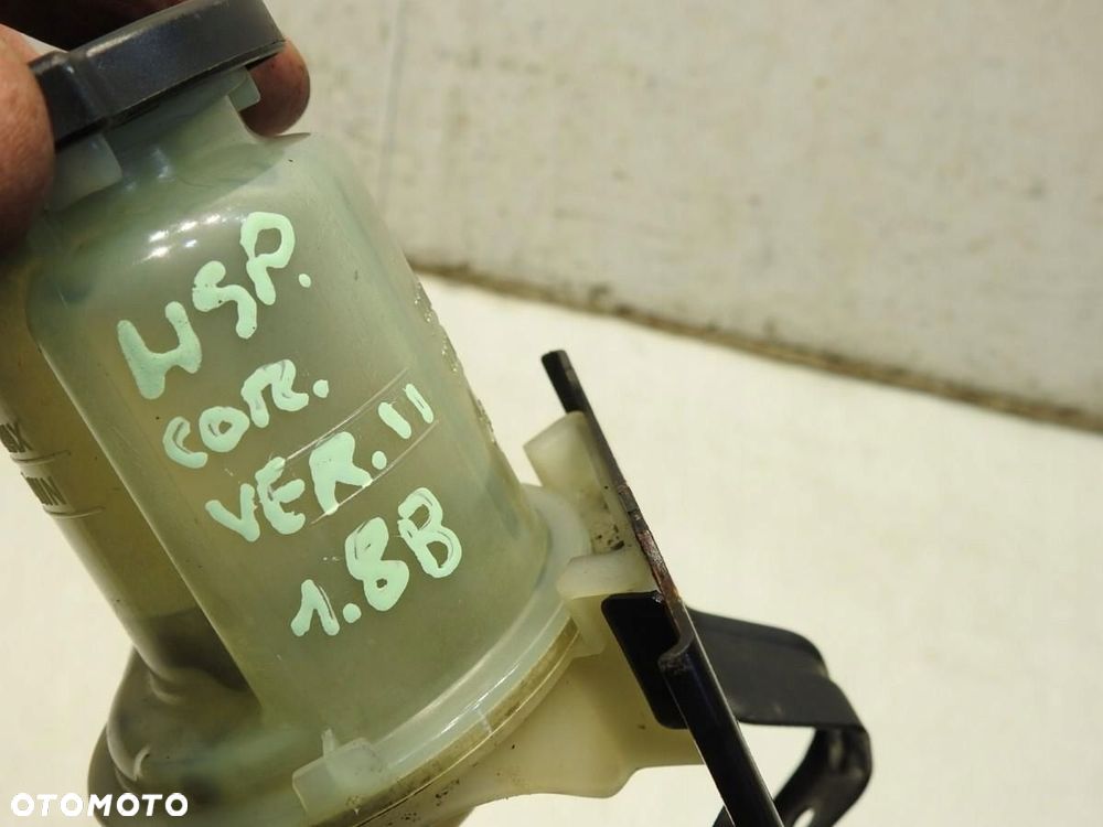 ZBIORNICZEK WSPOMAGANIA TOYOTA COROLLA VERSO II 1.8 VVTI - 2