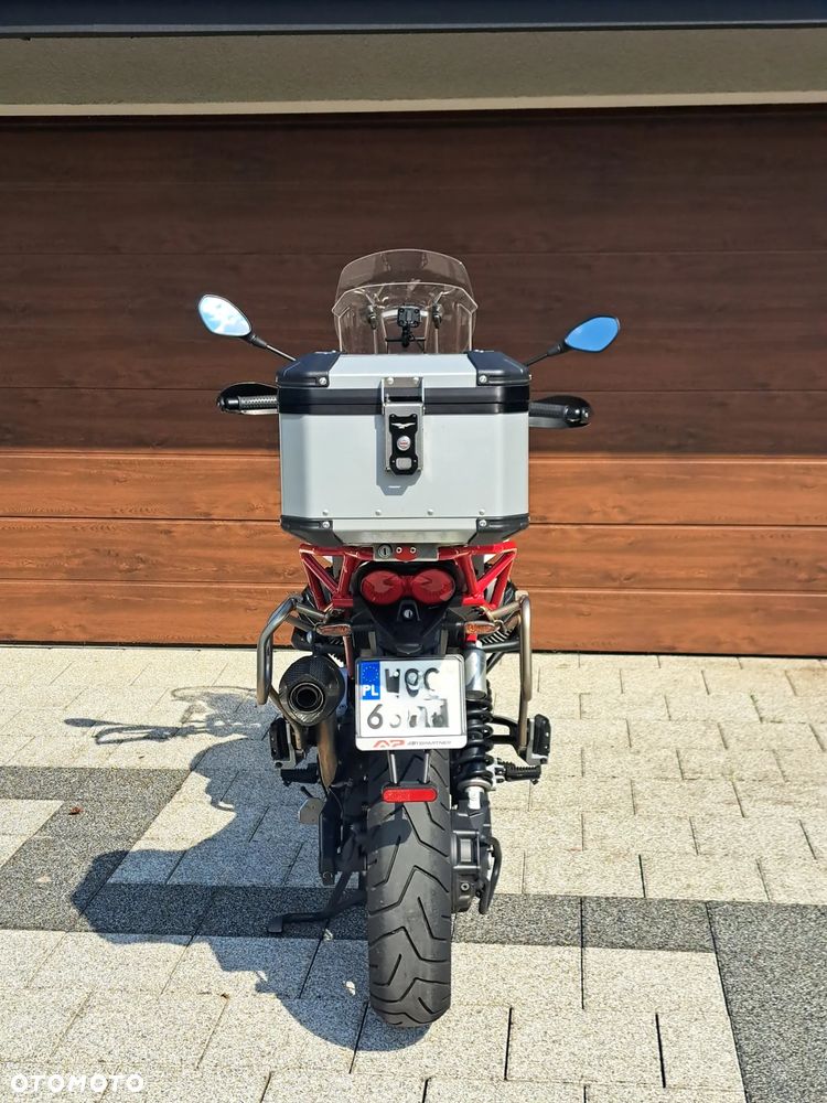Moto Guzzi V85 - 4