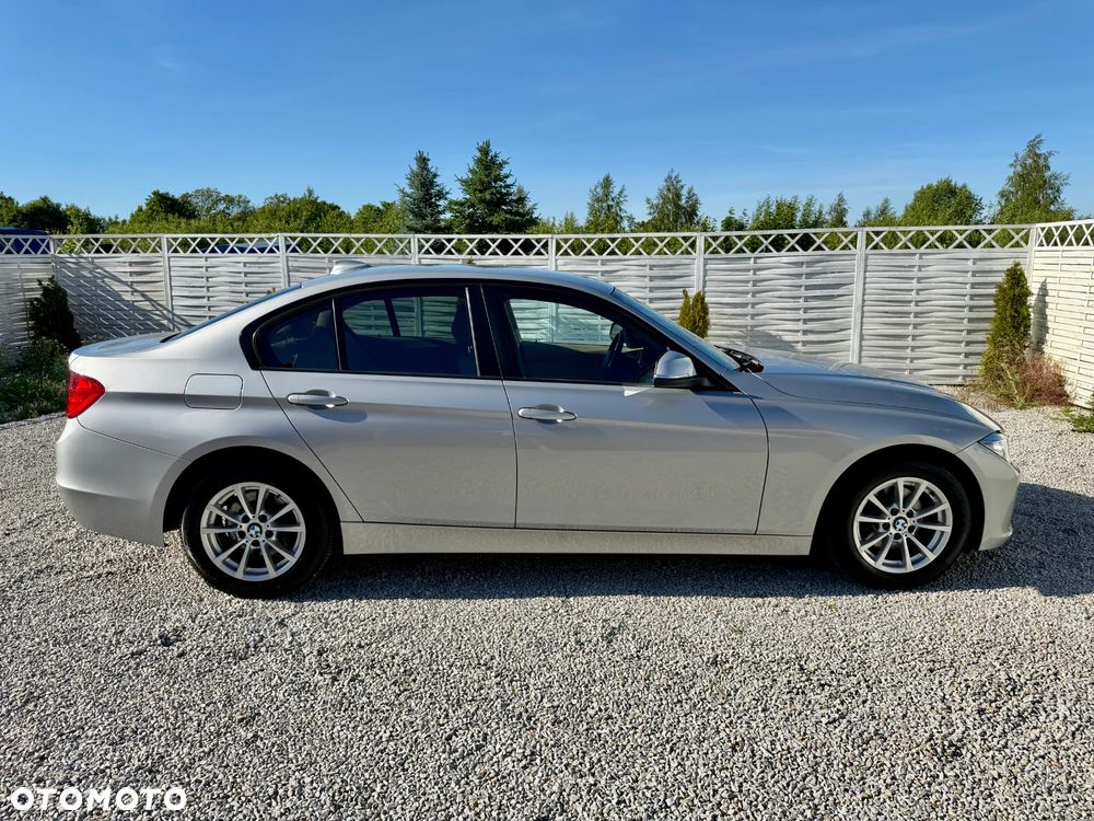 BMW Seria 3 316i - 28