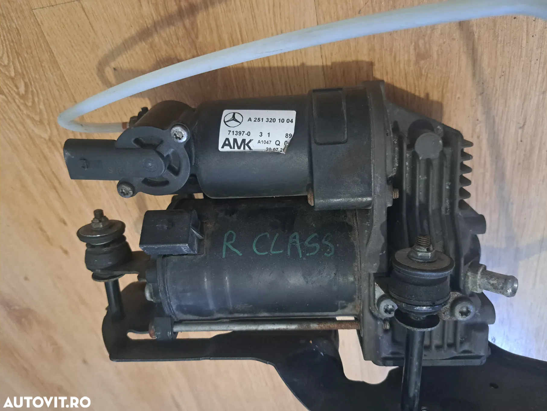 Compresor pompa sespensie pneumatica perne aer original Mercedes W251 R350 R500 2005-2010 - 2