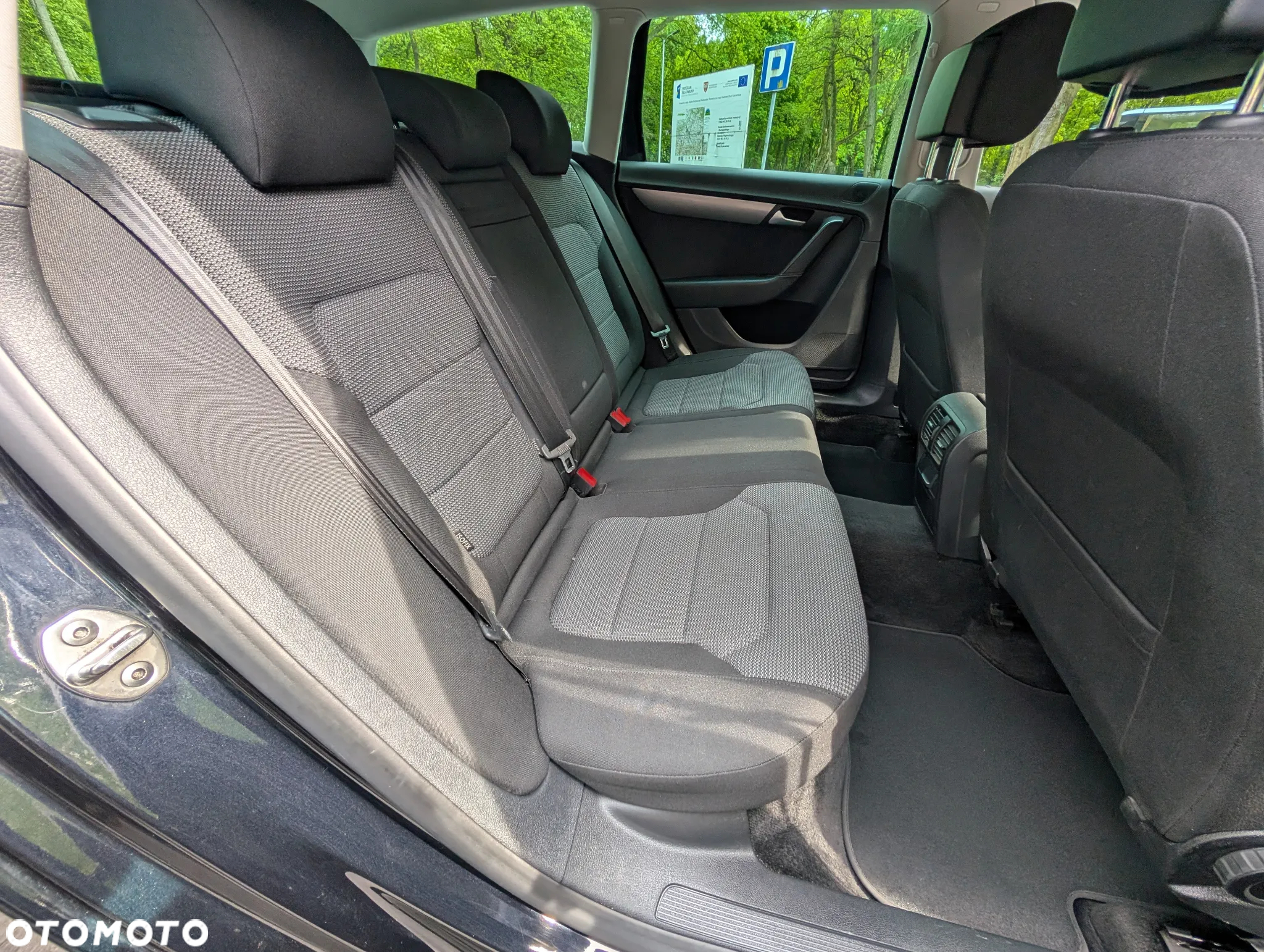 Volkswagen Passat 1.6 TDI Comfortline - 4