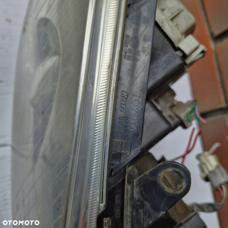 TOYOTA AVENSIS T25 03-06 LAMPA PRZÓD PRAWY - 6
