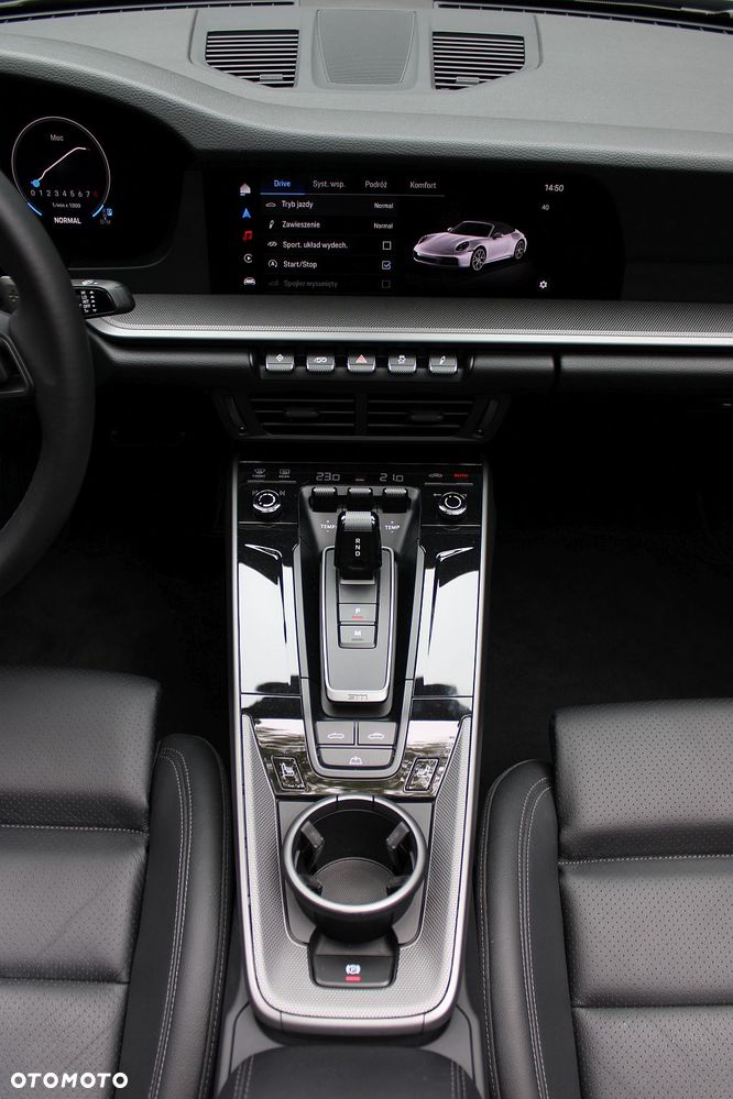 Porsche 911 Carrera - 28