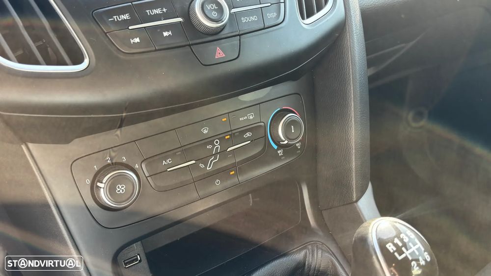 Ford Focus SW - 12