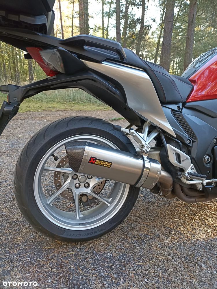 Honda VFR - 13