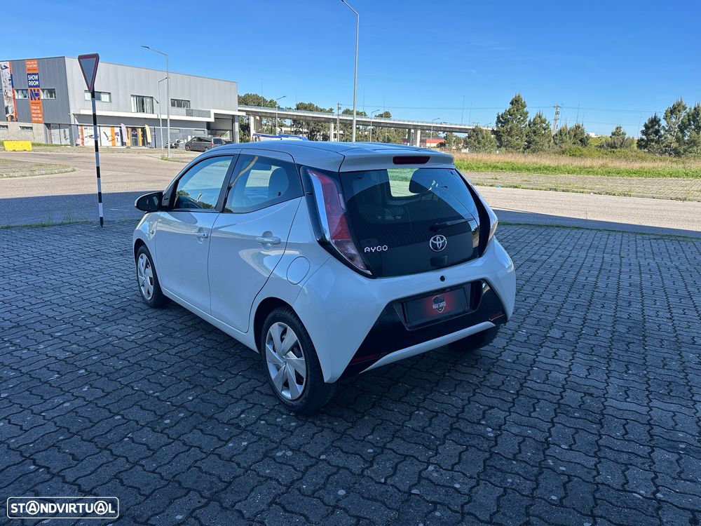 Toyota Aygo x-shift x-play - 6