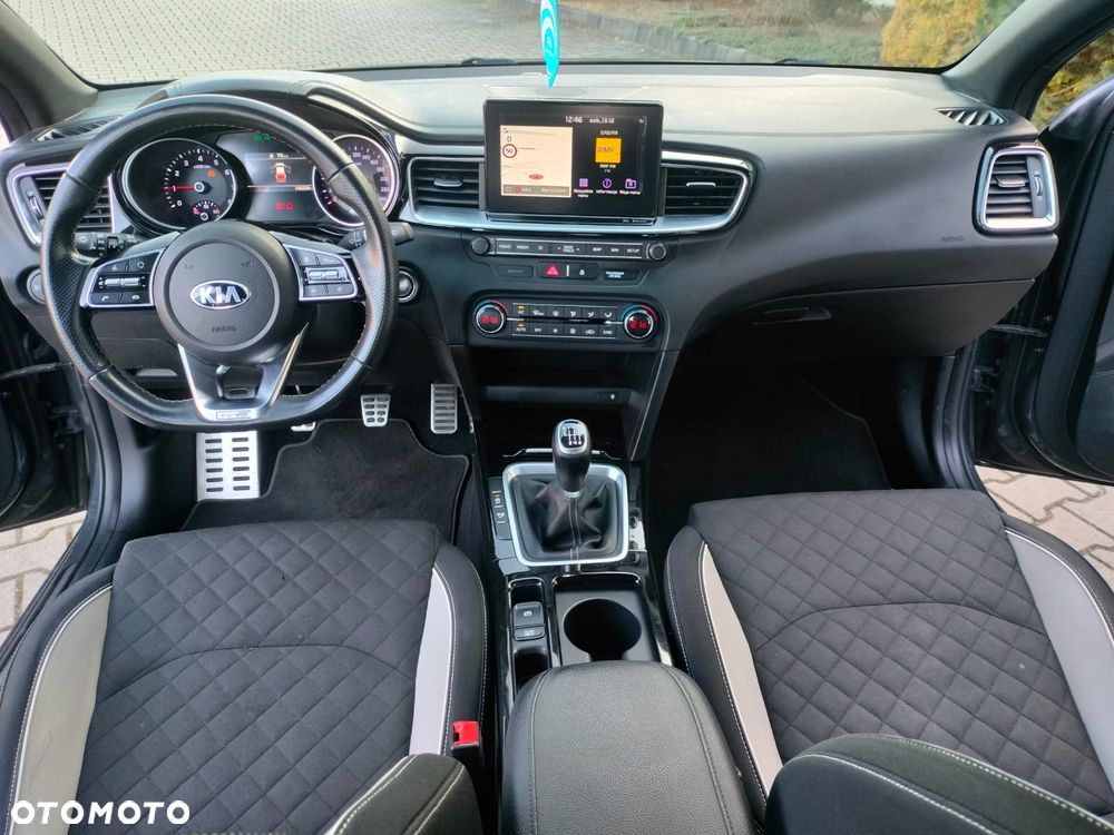 Kia ProCeed 1.4 T-GDI OPF GT LINE - 24