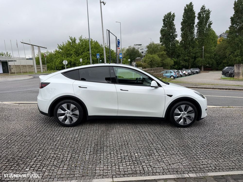 Tesla Model Y - 14