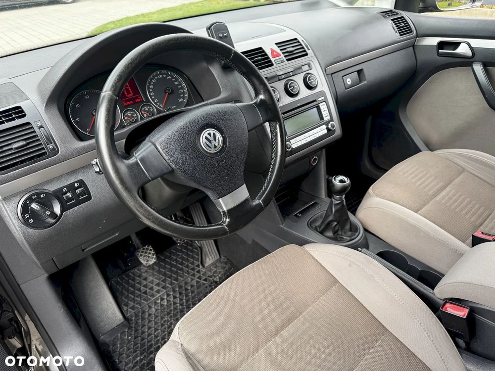 Volkswagen Touran 2.0 TDI DPF Highline - 24