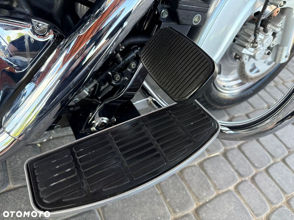 Suzuki Intruder - 33