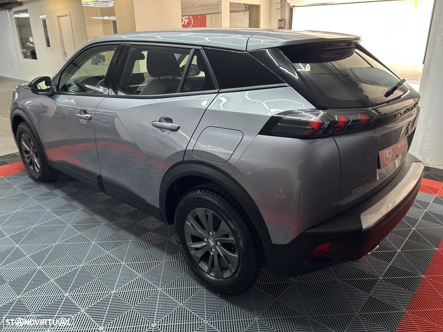 Peugeot 2008 1.2 PureTech Active EAT8 - 6