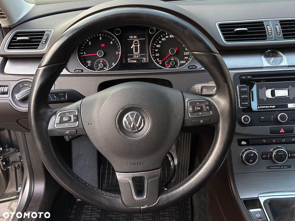 Volkswagen Passat 2.0 TDI Highline - 19