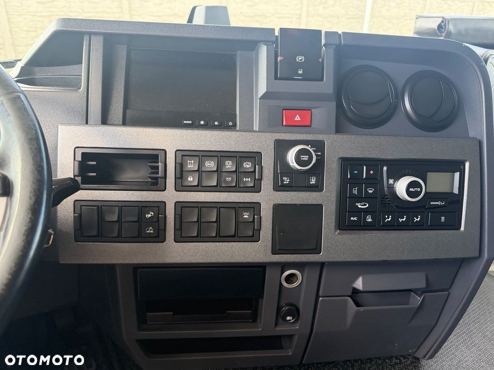 Renault T380 / CHŁODNIA / DRZWI-WINDA / 18 EUROPALET / AUTOMAT / SYPIALKA / CARRIER / 410 TYŚ KM / SPROWADZONA - 28