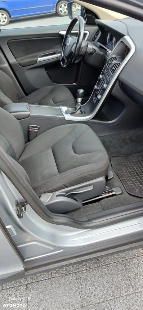 Volvo XC 60 DRIVe R-Design - 2