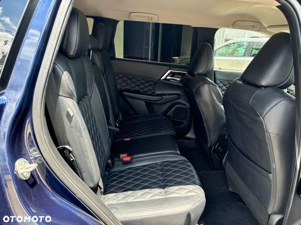 Mitsubishi Outlander - 10