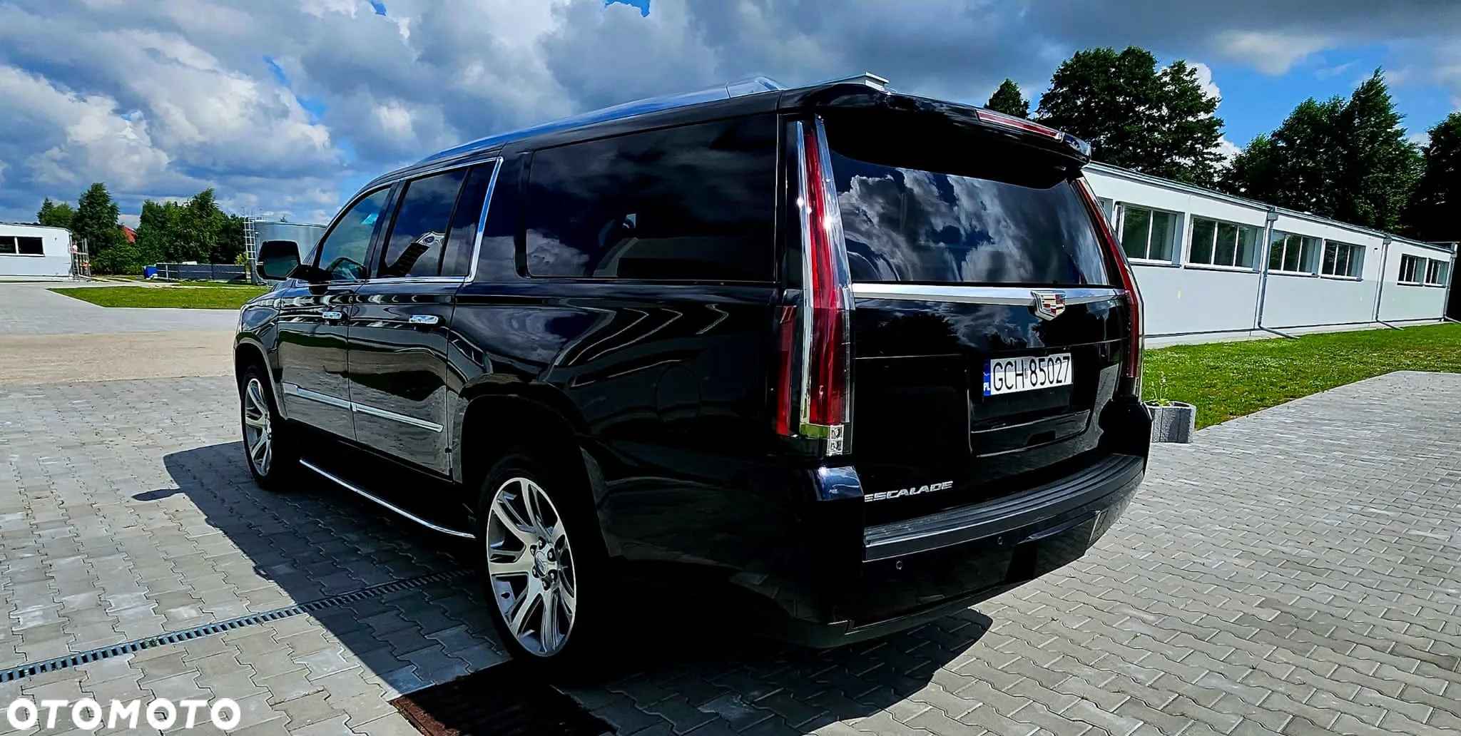 Cadillac Escalade - 3