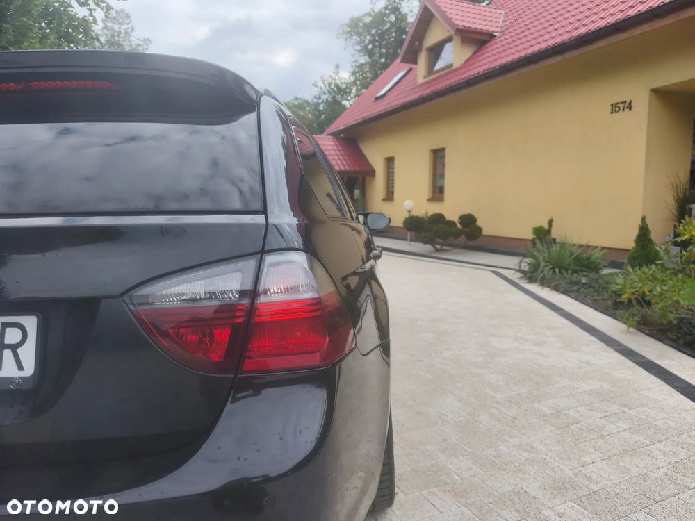 BMW Seria 3 325xi Touring - 9