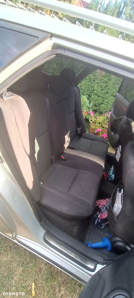 Toyota Avensis 2.0 VVT-i Sol - 11