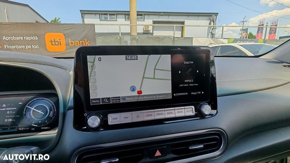 Hyundai KONA - 15